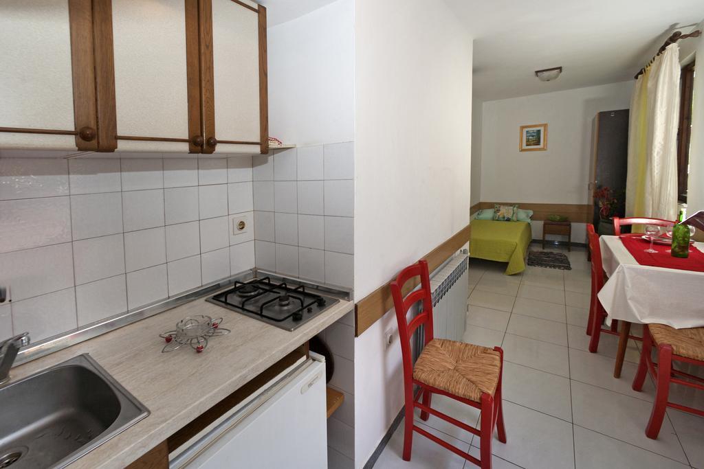 Apartments Mladenka ポレッチ エクステリア 写真