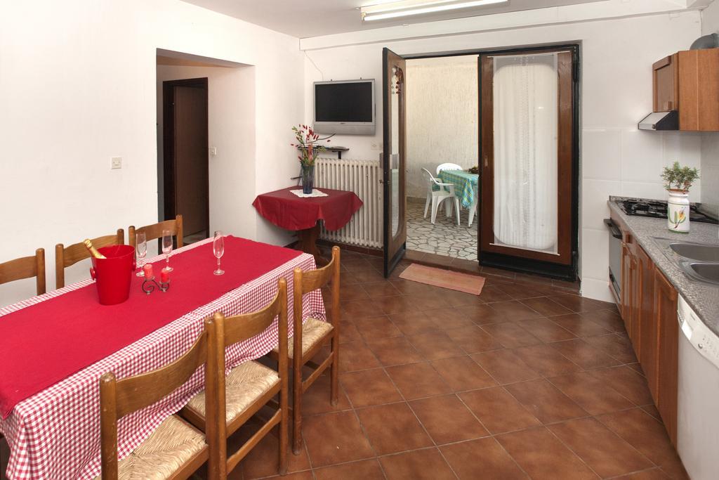Apartments Mladenka ポレッチ 部屋 写真